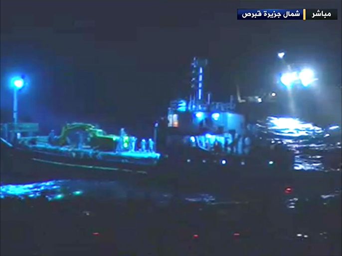 سفينة لاجئين تتقاذفها الأمواج قبالة الشطر التركي من قبرص ترسل استغاثة لإنقاذها من الغرق.