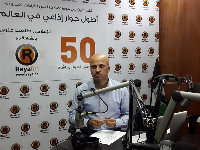 الإعلامي الفلسطيني ينطلق بأطول حوار إذاعي في العالم (الجزيرة)