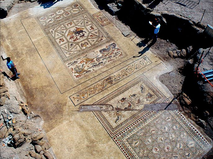 epa01897026 A photograph supplied by the Israeli Antiquities Authority on 14 October 2009 shows the large mosaic in Lod, outside Tel Aviv during undated restoration work. It was announced on 14 October 2009 that foot prints of both