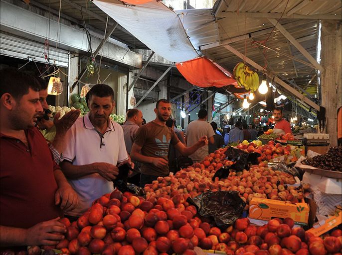 اقبال على التسوق بأحد أسواق عمان الشعبية3