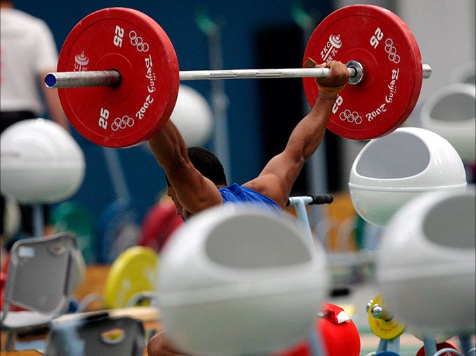 epa01433426 Cuba's Jadier Valladares whose competing for Men's 85kg holds up the weight bar in a training session at Beijing University of Aeronatics and Astronautics Gymnasium prior the Olympic Games in Beijing 2008, China, 07 August 2008. EPA/DENNIS M. SABANGAN