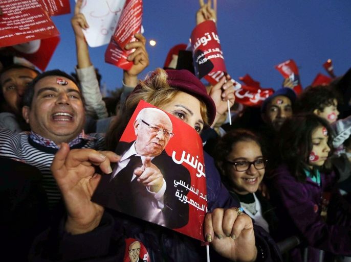 Supporters of the Presidential candidate Beji Caid Essibsi, leader of the Nidaa Tounes party celebrate the results of the Tunisian elections, Tunis, Tunisia, 22 December 2014. The Tunisian Independent High Authority for Elections (ISIE) announced on 22 December that veteran politician Beji Caid Essibsi has won Tunisia's first free presidential elections with 55.68 per cent of the vote. The commission said his rival, outgoing president Moncef Marzouki, had received 44.32 per cent of the ballots.