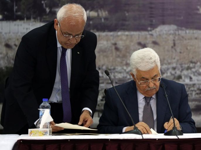 Palestinian President Mahmoud Abbas signs more than 20 international treaties, including the Rome Statute of the International Criminal Court, during a special leadership meeting in the West Bank city of Ramallah, 31 December 2014. The move came after the UN Security Council's rejection of a Palestinian-drafted resolution calling for an end to the Israeli occupation of Palestinian territories within three years.