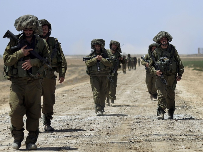 ‪جنود إسرائيليون على حدود غزة خلال العدوان الأخير‬ جنود إسرائيليون على حدود غزة خلال العدوان الأخير (أسوشيتد برس)