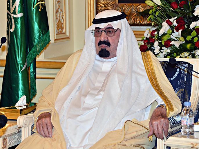 (FILES) A handout picture released by the Saudi Press Agency (SPA) on September 29 2013 shows Saudi's King Abdullah at the Al-Salam royal palace as he held an audience in the Red Sea resort of Jeddah. Saudi Arabia's ailing King Abdullah, 91, was admitted to hospital on December 31, 2014 for "medical checks," the royal court said. AFP PHOTO / HO / SPA