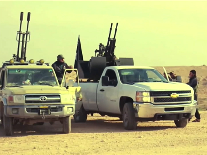 مقاتلون من تنظيم الدولة في محافظة دير الزور (الجزيرة-أرشيف)