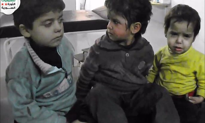 أطفال جرحى جراء غارات النظام على حي جوبر