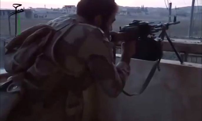 الثوار يشتبكون بالرشاشات الثقيلة مع جيش النظام بريف حلب