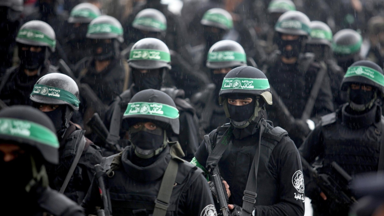 ‪مقاتلون من كتائب عز الدين القسام في استعراض عسكري بمدينة غزة‬  (غيتي-أرشيف)