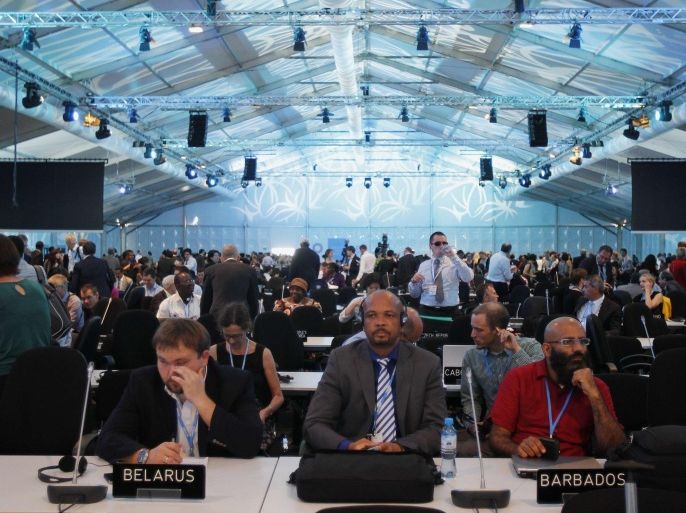 Delegates are seen during a break at a plenary session of the U.N. Climate Change Conference COP 20 in Lima December 12, 2014. About 190 nations were at a crossroads about how boldly to combat global warming on the final day of United Nations talks in Lima on Friday amid fears that low ambition could undermine a U.N. climate summit in Paris next year. REUTERS/Enrique Castro-Mendivil (PERU - Tags: ENVIRONMENT POLITICS)