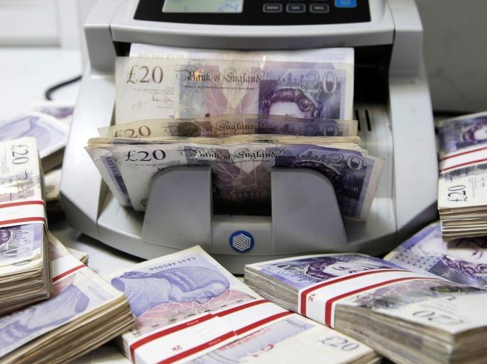 Sterling 20 pound banknotes pass through an automated currency counting machine in this arranged photograph inside a Travelex store, operated by Travelex Holdings Ltd., in London, U.K., on Friday, Sept. 12, 2014. The pound, already suffering its worst month in more than a year, has the potential to tumble 10 percent should the Scots vote for independence from the U.K., according to economists surveyed by Bloomberg.