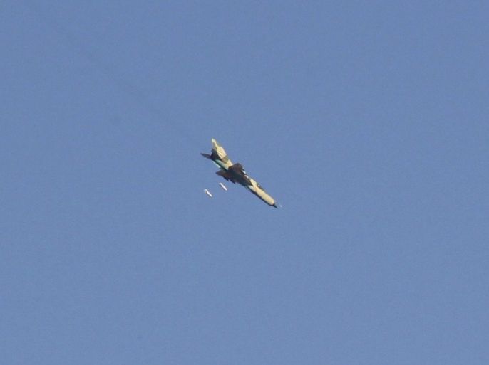 A warplane operated by forces of Syria's President Bashar Al-Assad carries out what activists said was an air raid around al-Tabqa military base at a government-controlled airport that is surrounded by militants, west of Raqqa city, August 21, 2014. REUTERS/Stringer (SYRIA - Tags: POLITICS CIVIL UNREST CONFLICT MILITARY TRANSPORT)