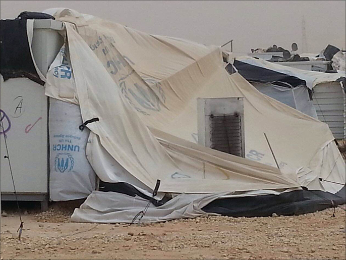 ‪(الجزيرة)‬ إحدى الخيام التي تم تثبيتها بثلاجة في مخيم الزعتري 