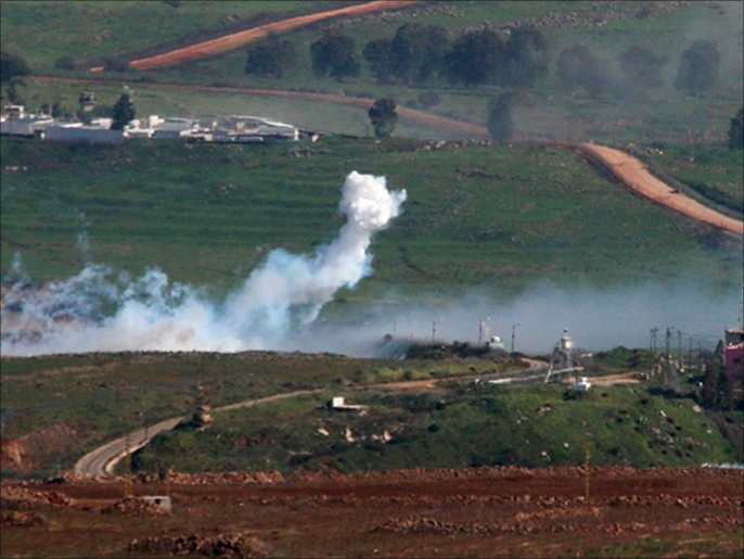 ‪الدخان يرتفع من منطقة قصفتها القوات الإسرائيلية في منطقة الوزاني جنوبي لبنان‬ (الجزيرة)