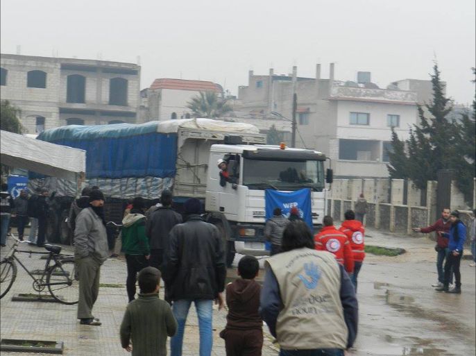 دخول سيارات المساعدات الأممية والهلال الأحمر إلى داخل حي الوعر بحمص