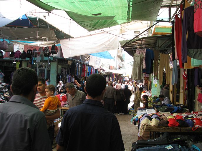 الخليل-فلسطين 4 يناير/كانون ثاني 2015 - السوق في البلدة القديمة من مدينة الخليل (-ربما تكون الصورة لديكم-تصوير: عوض الرجوب-الجزيرة نت)