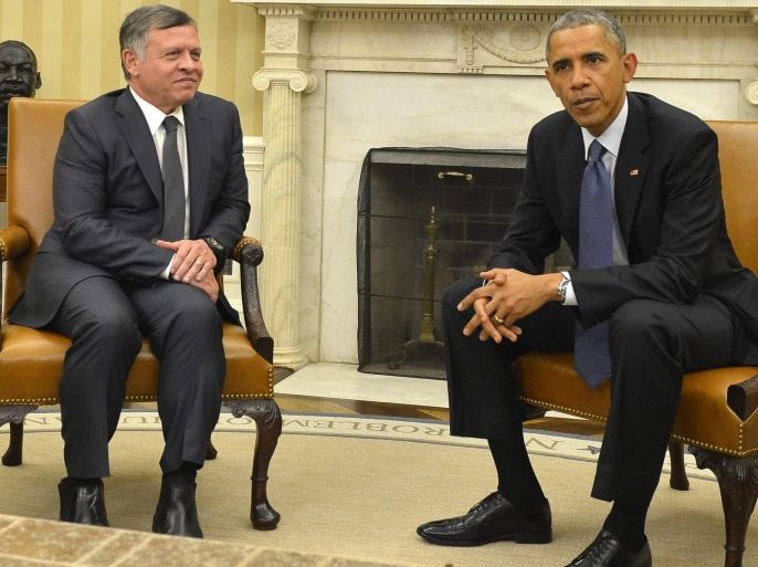 US President Barack Obama (R) chats with Jordanian King Abdullah II in the Oval Office, at the White House, in Washington, DC, USA, 03 February 2015.