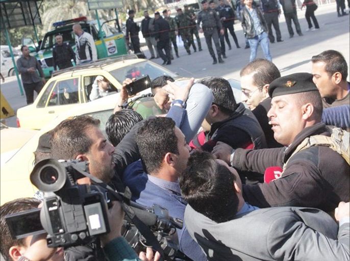 اتشباكات بالايدي بين صحفيين منديين بالاعتداء على زملائهم والشرطة