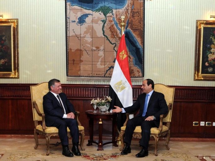 A handout photo made available by the Egyptian Presidency shows Egyptian President Abdel Fattah al-Sisi (R) meeting with Jordanian King Abdullah II (L), in Cairo, Egypt, 30 November 2014. According to official Jordanian news reports, King Abdullah II had a brief visit to Egypt during which he met with Egyptian President al-Sisi to discuss bilateral relations and current developments in the Middle East. EPA/EGYPTIAN PRESIDENCY/HANDOUT