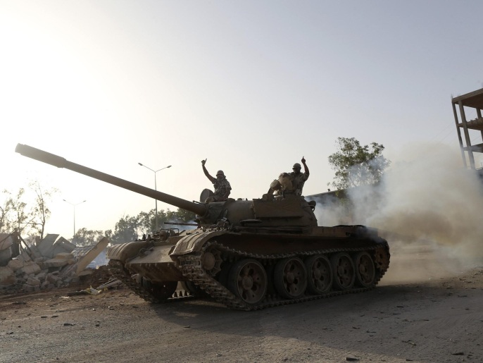 ‪قوات تابعة لمجلس ثوار بنغازي‬ قوات تابعة لمجلس ثوار بنغازي(رويترز-أرشيف)