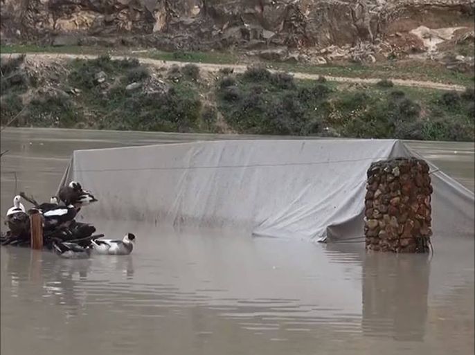 نهر العاصي يغمر خيم للنازحين بمخيم النازحين بريف جسر الشغور الشمالي بريف إدلب