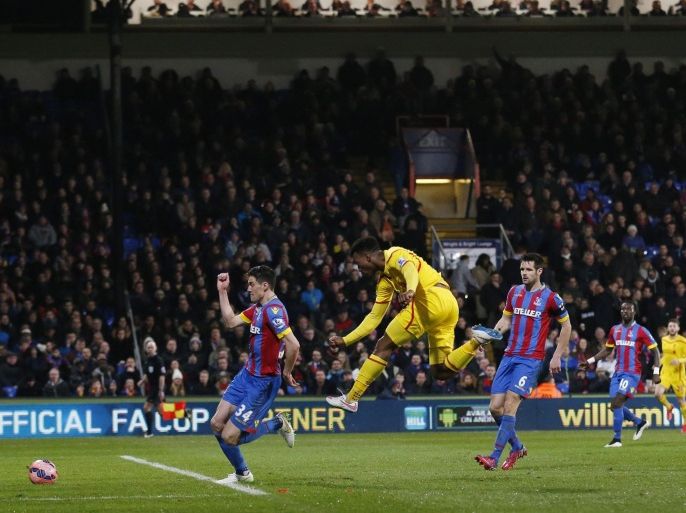 Liverpool's English striker Daniel Sturridge (C) scores an equalising goal during the English FA Cup fifth round football match between Crystal Palace and Liverpool at Selhurst Park in south London on February 14, 2015. AFP PHOTO / JUSTIN TALLISRESTRICTED TO EDITORIAL USE. No use with unauthorized audio, video, data, fixture lists, club/league logos or live services. Online in-match use limited to 45 images, no video emulation. No use in betting, games or single club/league/player publications.