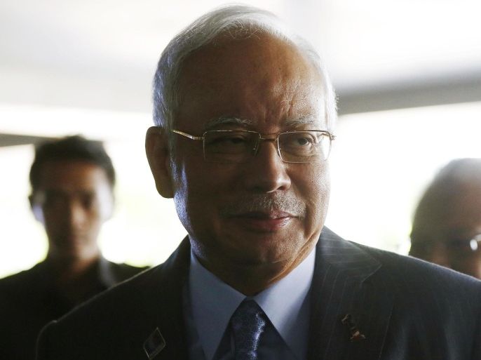 Malaysian Prime Minister Najib Razak arrives at a news conference to announce budget revisions to help its oil exporting economy adjust to the impact of slumping global crude prices, in Putrajaya January 20, 2015. REUTERS/Olivia Harris (MALAYSIA - Tags: BUSINESS ENERGY POLITICS)