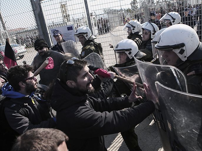 Protesters clash with riot police at the detention camp for immigrants in the Amygdaleza suburb, near Athens on February 21, 2015. About 300 people gathered outside the detention camp to protest in favour of closing down detention centres for immigrants in Greece. AFP PHOTO / Angelos Tzortzinis