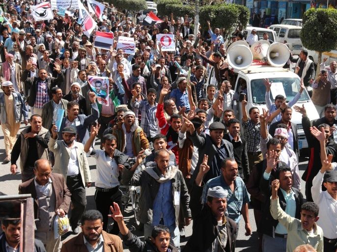 IBB, YEMEN - FEBRUARY 11: Hundreds march during a demonstration rally to mark the fourth anniversary of the 2011 revolution, begining of Yemen's uprising, on Taiz street in Ibb, Yemen on February 11, 2015.