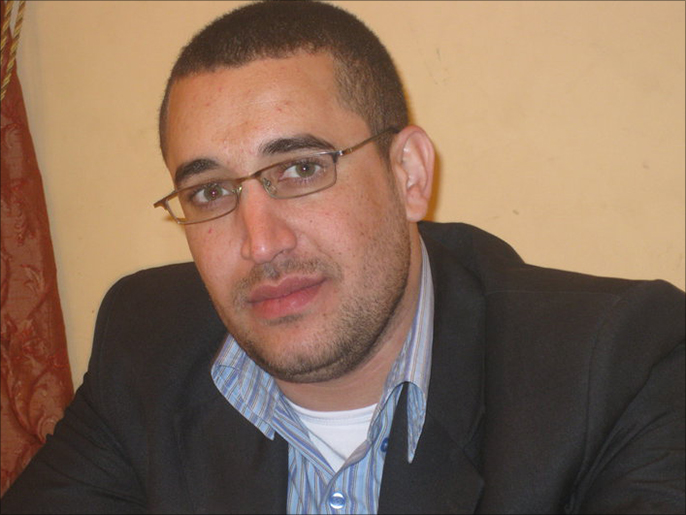 ‪عمرو الأبوز: الحكومة تواصل الاعتماد على جيوب المواطنين لسد العجز المالي‬ (الجزيرة)