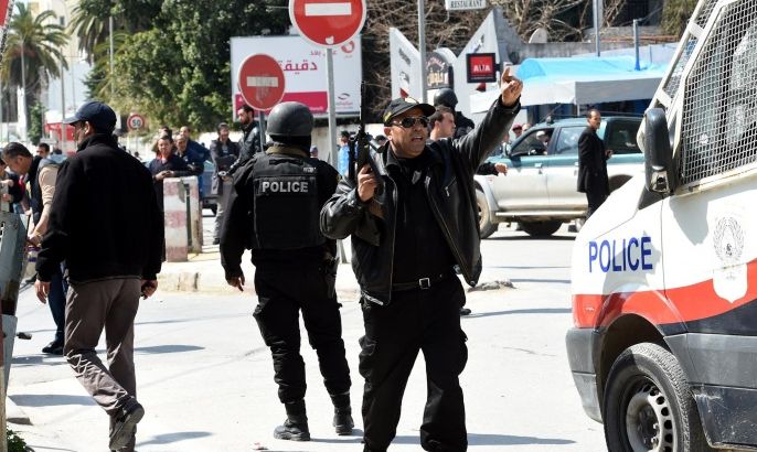 Tunisian security forces secure the area after gunmen attacked Tunis' famed Bardo Museum on March 18, 2015. At least seven foreigners and a Tunisian were killed in an attack by two men armed with assault rifles on the museum, the interior ministry said. AFP PHOTO / FETHI BELAID