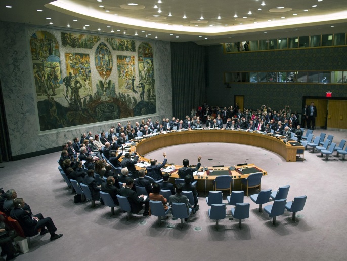 ‪مجلس الأمن خلال تصويت بشأن الأسلحة الكيميائية السورية في 27 سبتمبر/أيلول 2013‬ مجلس الأمن خلال تصويت بشأن الأسلحة الكيميائية السورية في 27 سبتمبر/أيلول 2013 (أسوشيتد برس)