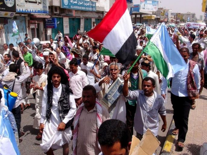 AL HUDAYDAH, YEMEN - MARCH 13: Hundreds of Yemeni demonstrators protest Ansarullah Movement (Houthis) and Iran through slogans following Friday prayer at the Sanaa street in Al Hudaydah city of Yemen on March 13, 2015.