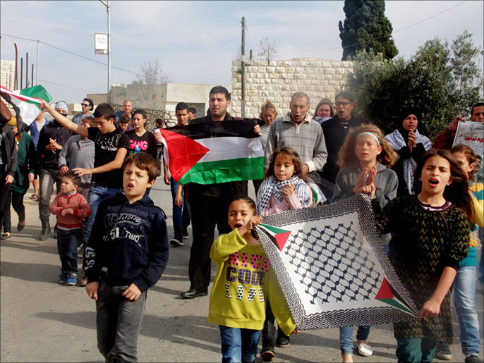 ‪جانب من‬ إحدى المسيرات المناهضة للاحتلال بقرية النبي صالح (الجزيرة)