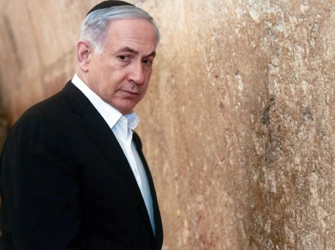 Israel's Prime Minister Benjamin Netanyahu stands next to the Western Wall, Judaism's holiest prayer site, during a visit in Jerusalem's Old City February 28, 2015. REUTERS/Marc Sellem/Pool (JERUSALEM - Tags: POLITICS RELIGION TRAVEL)