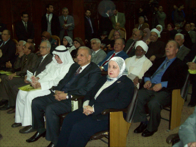 ‪خبراء يؤكدون أهمية توظيف اللغة العربية في العلوم‬ (الجزيرة)