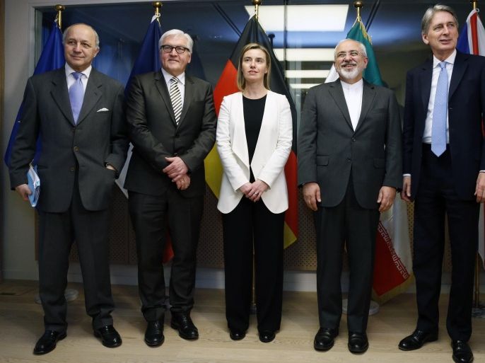 France's Foreign Minister Laurent Fabius (L-R), Germany's Foreign Minister Frank-Walter Steinmeier, European Union foreign policy chief Federica Mogherini, Iran's Foreign Minister Mohammad Javad Zarif and British Foreign Secretary Philip Hammond pose ahead of nuclear talks in Brussels March 16, 2015. REUTERS/Francois Lenoir (BELGIUM - Tags: POLITICS ENERGY)