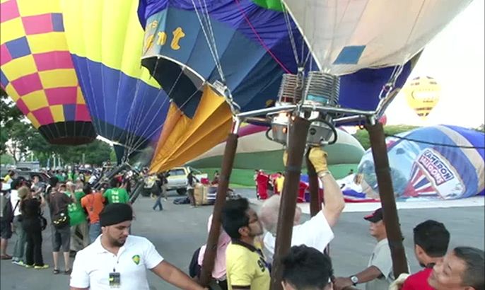 مهرجان للمناطيد بمدينة بوترا جايا الماليزية