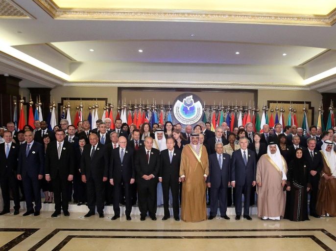 International delegates stand for a group photo before the opening ceremony of the Second International Humanitarian Pledging Conference for Syria, at Bayan palace in Kuwait City, on March 31,2015. Kuwait's emir pledged half a billion dollars at the start of a major donor conference for Syria, describing the crisis unfolding as the 'biggest humanitarian catastrophe in modern history'. AFP PHOTO / STR
