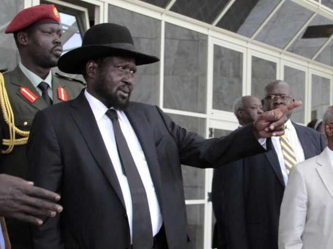 South Sudan's President Salva Kiir Mayardit (L) gestures as he leaves after attending peace talks with the South Sudanese rebels in Ethiopia's capital Addis Ababa, March 6, 2015. Peace talks between South Sudan's government and rebels adjourned on Friday and there was no date set for the next meeting, a mediation official said. REUTERS/Tiksa Negeri (ETHIOPIA - Tags: SOCIETY CRIME LAW CIVIL UNREST POLITICS)