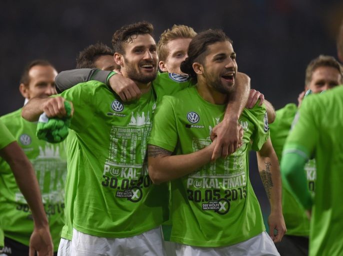 Wolfsburg's players celebrate after the German Cup DFB Pokal semi-final football match Bielefeld v Wolfsburg in Bielefeld, northern Germany, on April 29, 2015. Wolfsburg won the match 0-4 and will play against Dortmund in the final in Berlin on May 30, 2015. AFP PHOTO / PATRIK STOLLARZ+++ RESTRICTIONS / EMBARGO ACCORDING TO DFB RULES IMAGE SEQUENCES TO SIMULATE VIDEO IS NOT ALLOWED DURING MATCH TIME. MOBILE (MMS) USE IS NOT ALLOWED DURING AND FOR FURTHER TWO HOURS AFTER THE MATCH. FOR MORE INFORMATION CONTACT DFB DIRECTLY AT +49 69 67880