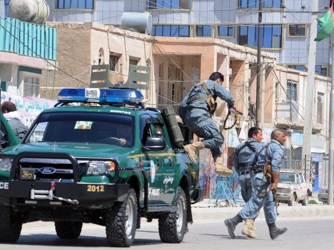 Members of the Afghan police forces deploy at the scene where gunmen stormed the office of the Attorney General in Mazar-e-Sharif, Afghanistan, 09 April 2015. According to reports gunmen dressed in military uniforms stormed the office of the provincial public prosecutor in the northern Afghan city of Mazar-e-Sharif, killing at least five people and injuring 25 others.