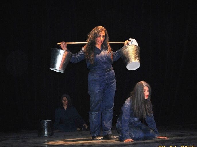 مشهد من مسرحية حرير آدم --- تقرير توفيق عابد