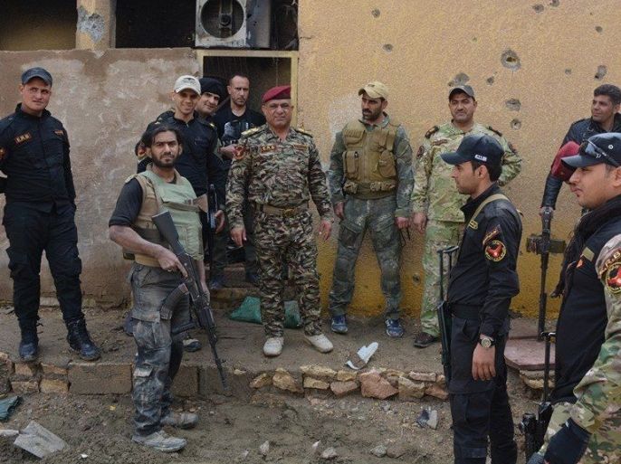 مقاتلون من القوات المشتركة وأبناء العشائر الذين يقاتلون تنظيم الدولة الإسلامية في محافظة الأنبار