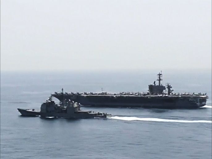 إيران ترسل سفينتين لخليج عدن وأوباما يحذر
