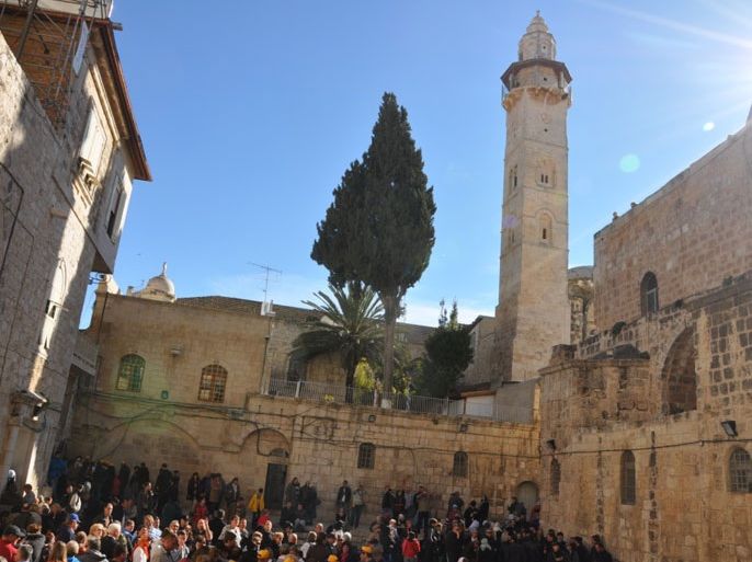 ساحة كنيسة القيامة ملاصقة لمسجد عمر بن الخطاب
