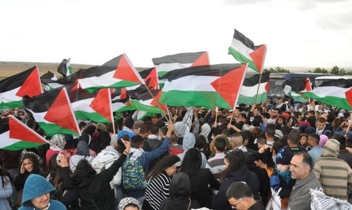 العلم الفلسطيني يزين تراب قرية الحدثة المهجرة، شهر أبريل –نيسان 2015.
