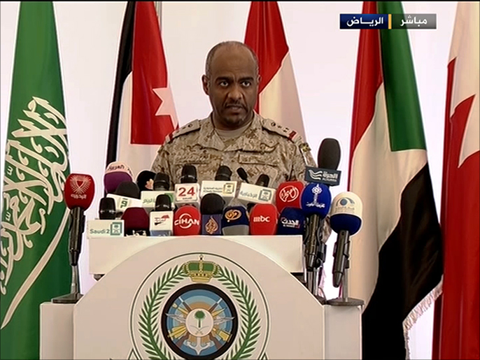 ‪العميد أحمد عسيري أكد أن العمليات العسكرية ستتواصل لكن بوتيرة أقل‬ (الجزيرة)