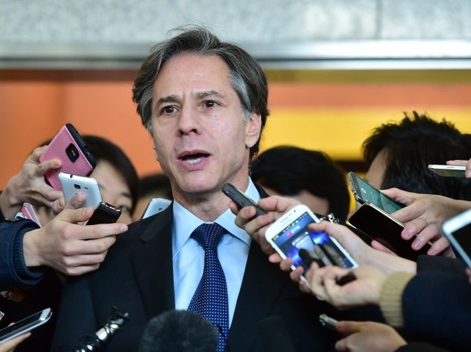 US Deputy Secretary of State Antony Blinken (C) speaks to the media after a meeting with his South Korean counterpart Cho Tae-Yong at the foreign ministry in Seoul on February 9, 2015. Blinken held talks in Seoul on nuclear-armed North Korea, which foreshadowed his trip to the rival South with a series of missile tests. AFP PHOTO / JUNG YEON-JE