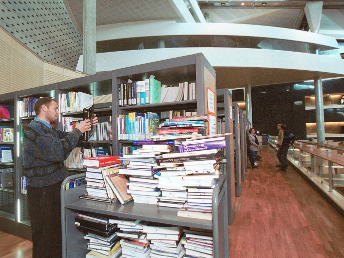 صورة من داخل مكتبة الإسكندرية (غيتي)